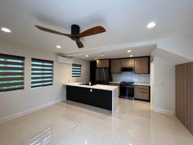 Building Photo - 638 Sycamore Dr