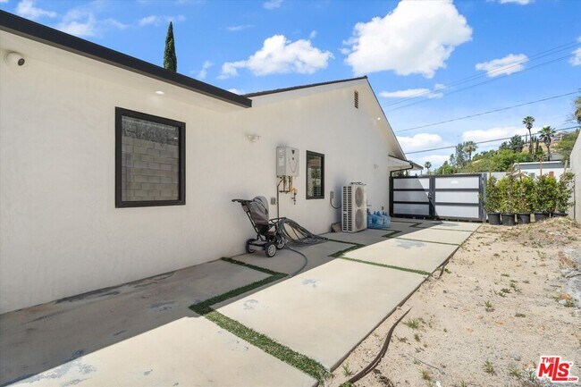 Building Photo - 11700 Woodley Ave