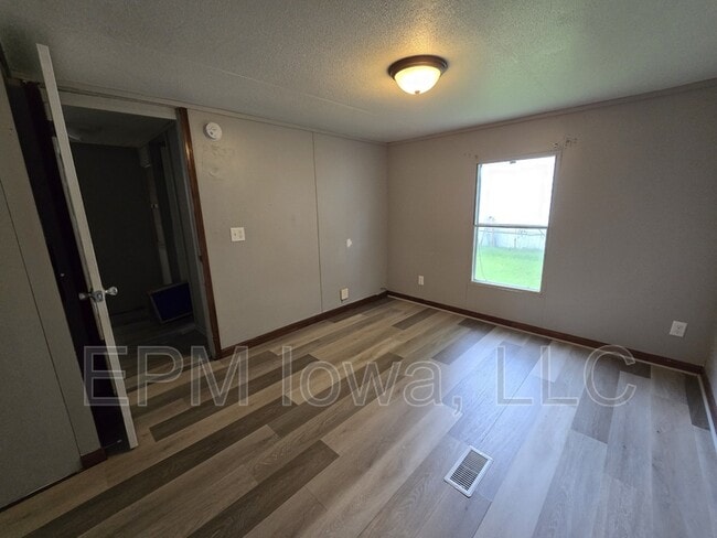 Building Photo - 700 W Ridgeway Ave