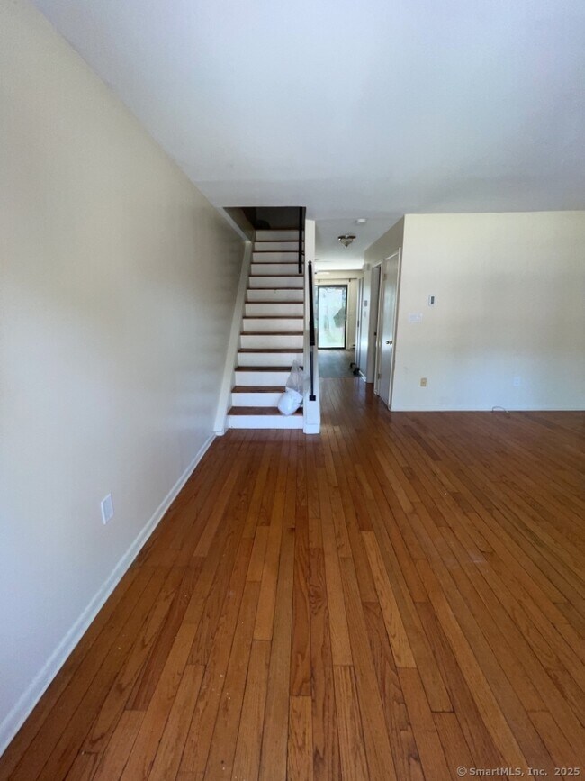 Building Photo - 7 Eden Dr