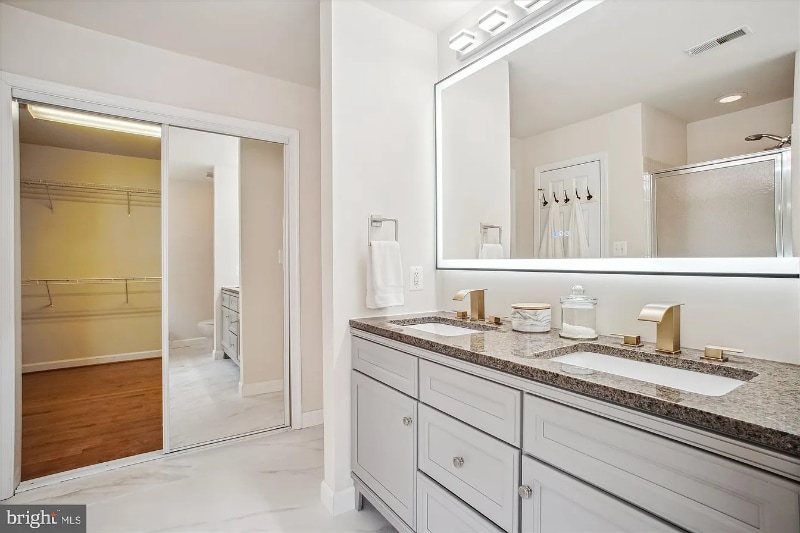 Building Photo - 2907 Dumas St