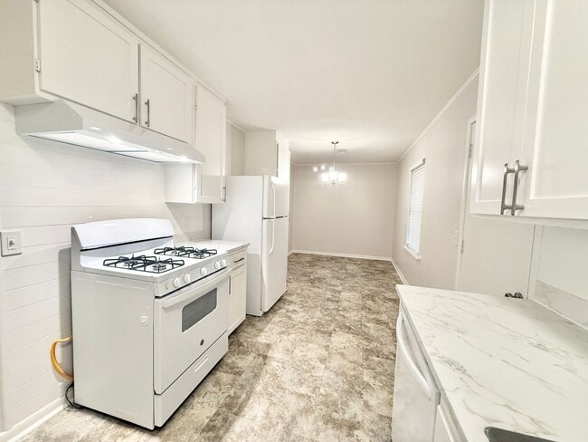 Building Photo - Beautiful and Spacious 4/1 Near Northside Elementary!