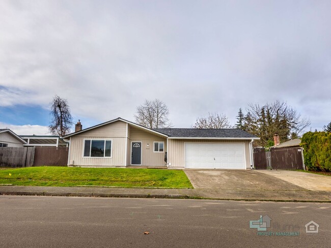 Building Photo - START THE YEAR RENT FREE! Charming 4-Bedroom Keizer Home Close to Everything