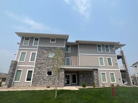 Building Photo - 2041 Cottonwood Rd