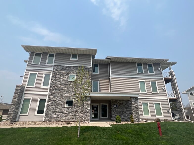 Primary Photo - 2041 Cottonwood Rd