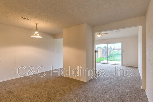 Building Photo - 304 W Quantico St