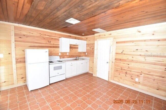 Building Photo - 146 Coral Ave