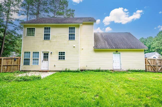 Building Photo - 614 Walnut Dr