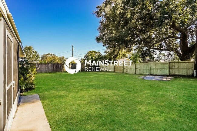 Building Photo - 3 Bedroom Pet-Friendly Home in Largo, FL with Main Street Renewal