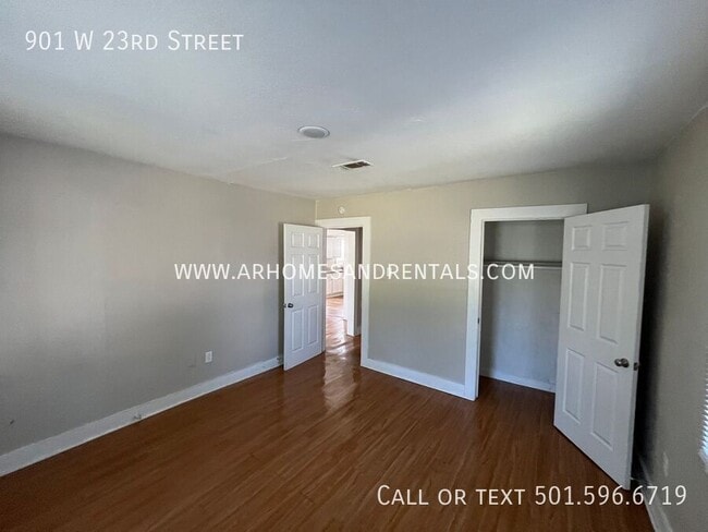 Building Photo - 901 W 23rd St