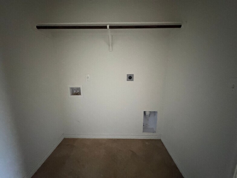 Building Photo - 1800 Emma Naylor Ct