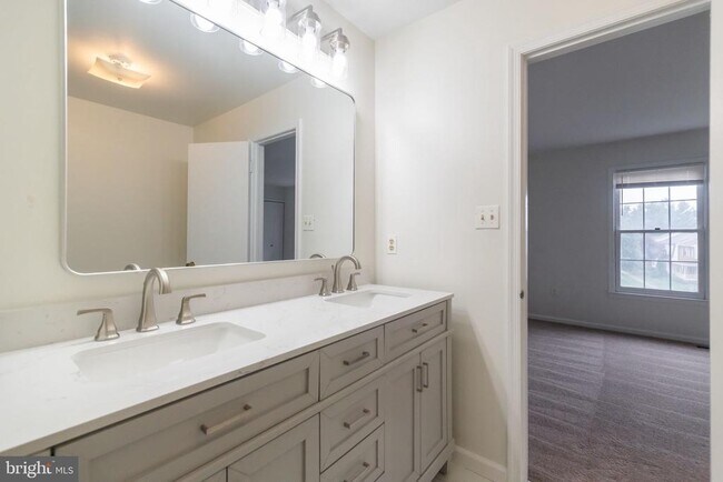 Building Photo - 3883 Zelkova Ct