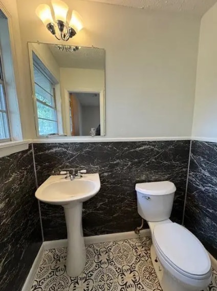 Building Photo - 102 Ronda St