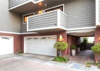 Building Photo - Updated 2 bedroom townhome in Manhattan Vi...