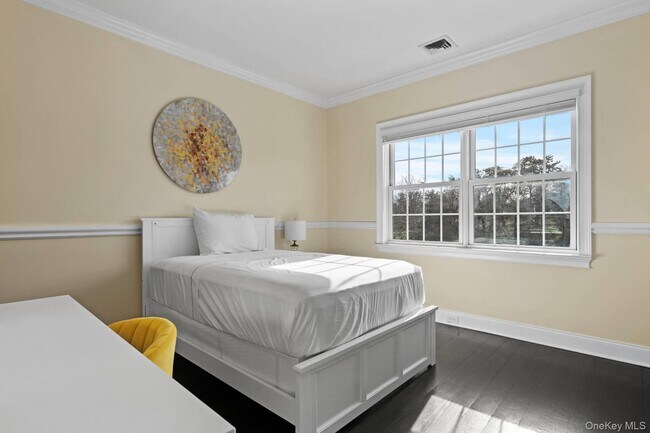 Building Photo - 490 Montauk Hwy