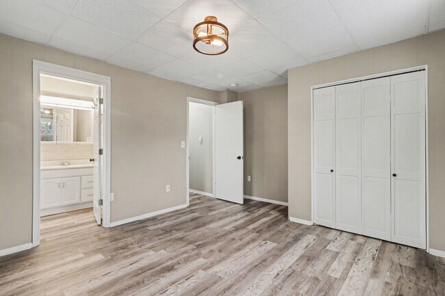 Building Photo - 5885 Avis Ln