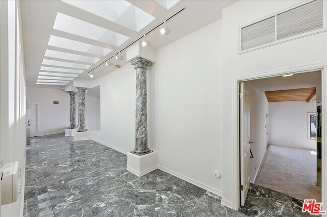 Building Photo - 18244 Coastline Dr