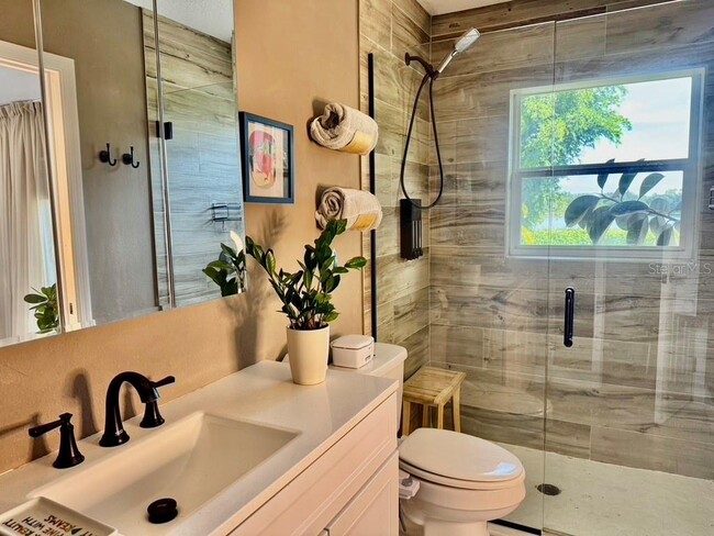 Building Photo - 1815 Barker Dr