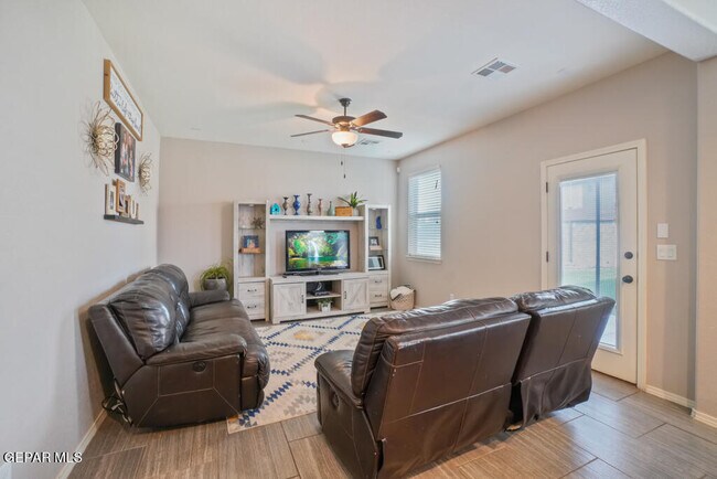 Building Photo - 1041 Earthstar Pl