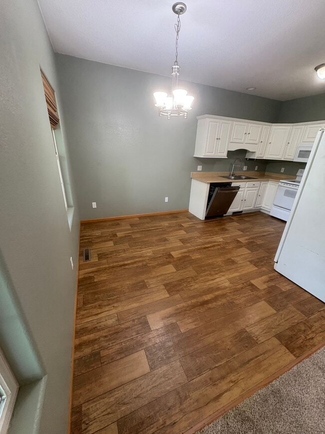 Building Photo - 3 bedroom 2.5 bathroom single family home in Cedar Falls school district