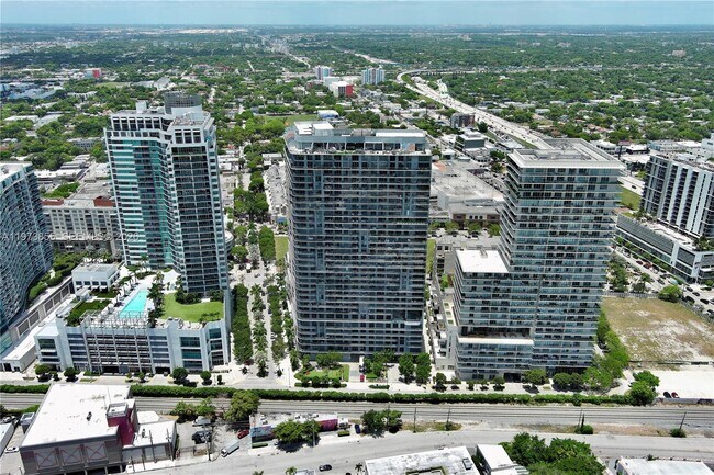 Building Photo - 121 NE 34th St