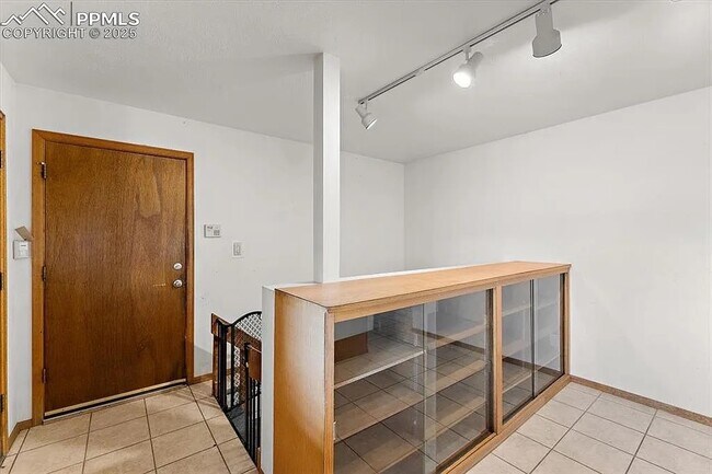 Building Photo - 497 South Avenida Del Oro E