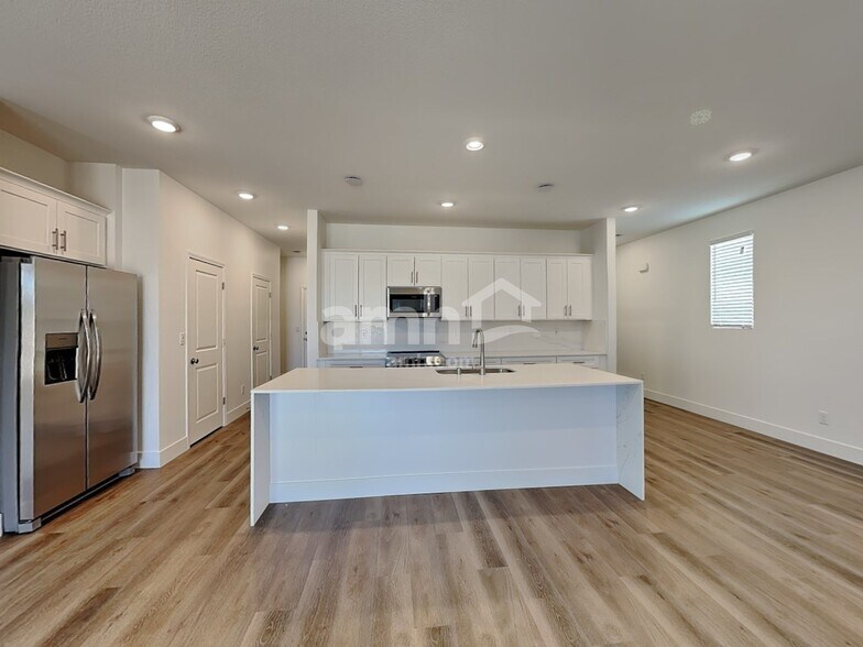 Building Photo - 11146 Magallanes St