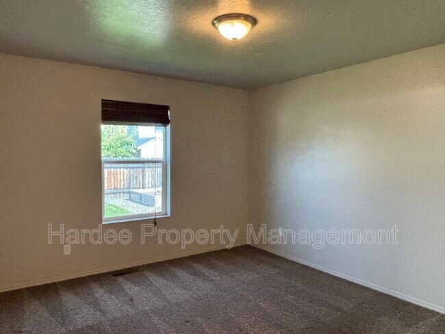 Building Photo - 8228 W Snohomish St