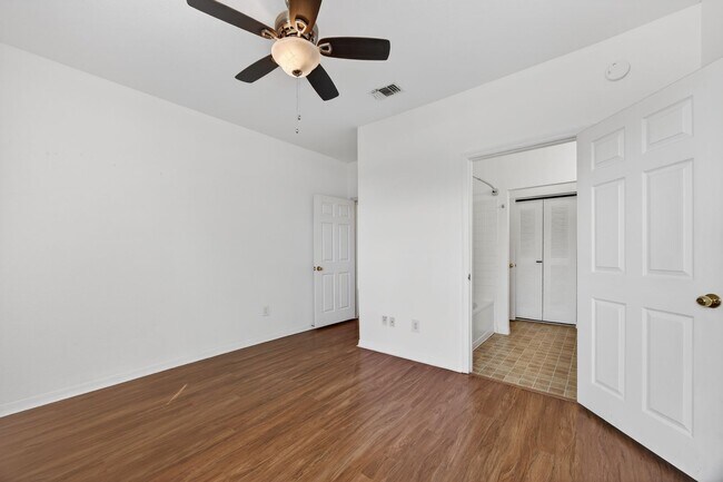 Building Photo - 13703 Richmond Park Dr N