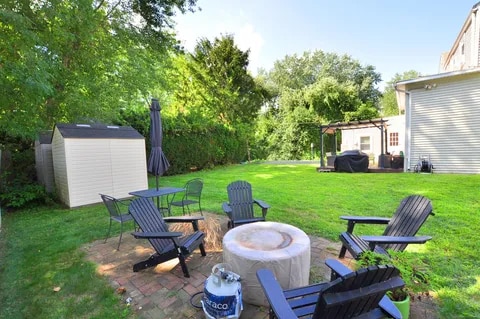 Building Photo - 349 Naubuc Ave