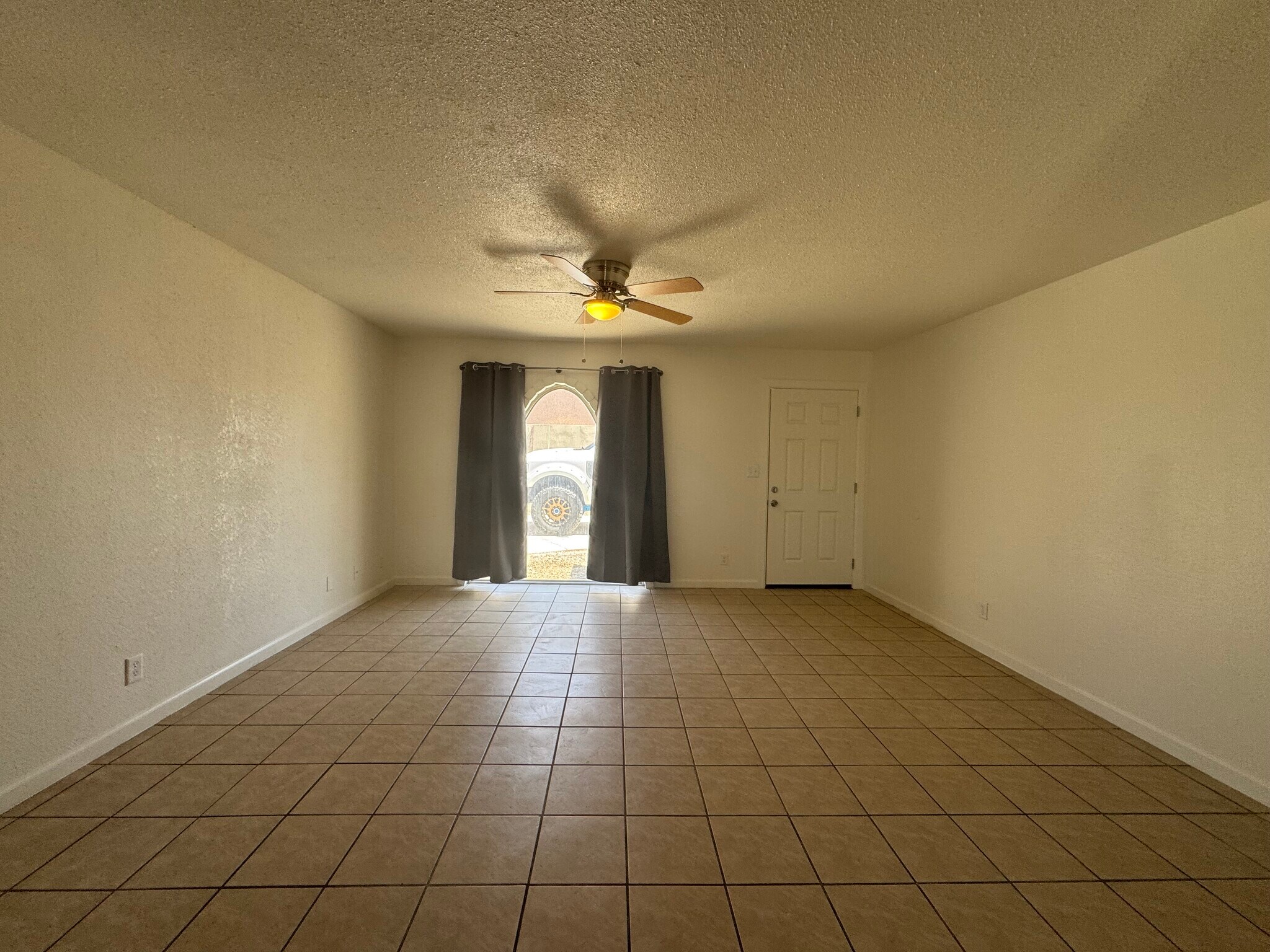 Livingroom / Entrance - 3611 Buena Vista Ave