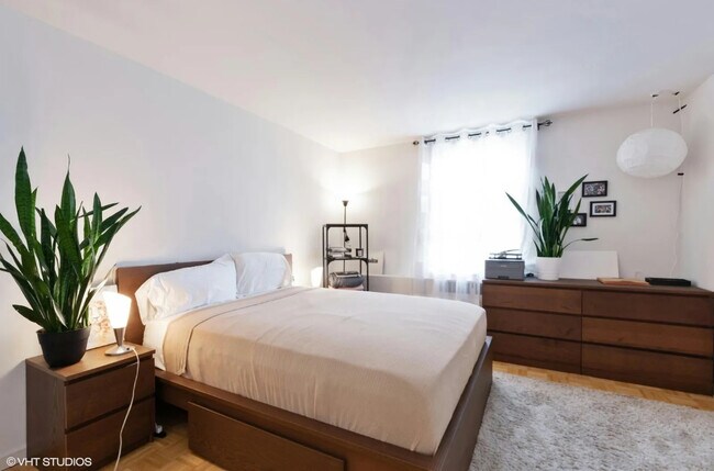 Building Photo - 3950 N Lake Shore Dr