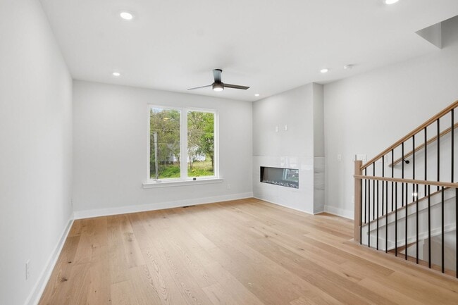 Building Photo - 144 Mattoon St