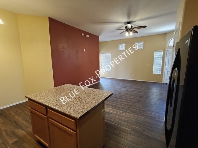 Building Photo - 2122 E Calle Arroyo Lindo