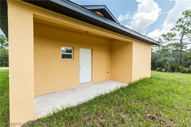 Building Photo - 3210 Oleander Dr