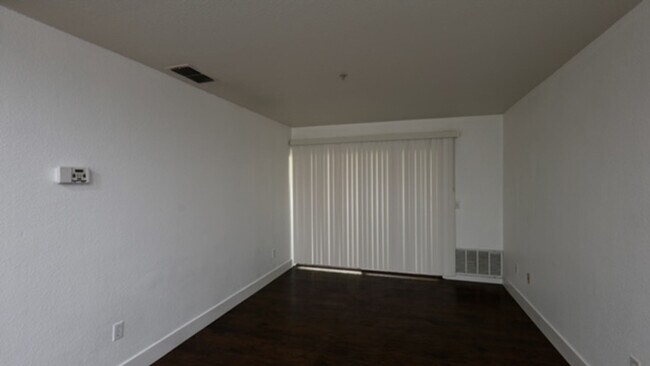 Building Photo - Very Nice 2 Bedroom and 2 Bathroom Apartment $2,300 + $175.00 WSG
