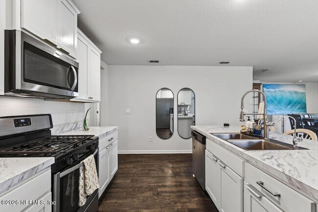 Building Photo - 14 Jarama Cir