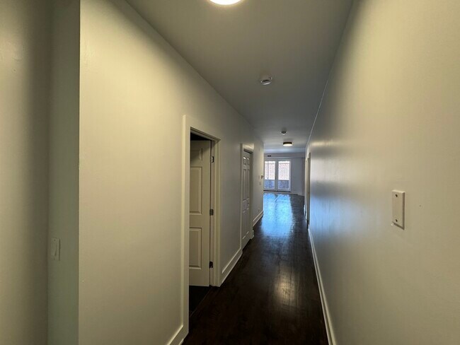 Building Photo - 1347 N Sedgwick St