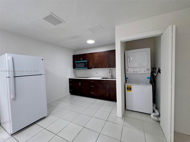 Building Photo - 15741 NW 40th Ct