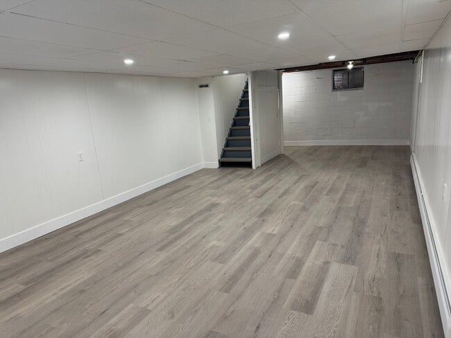 Building Photo - Beautiful Ranch House in Morningside!