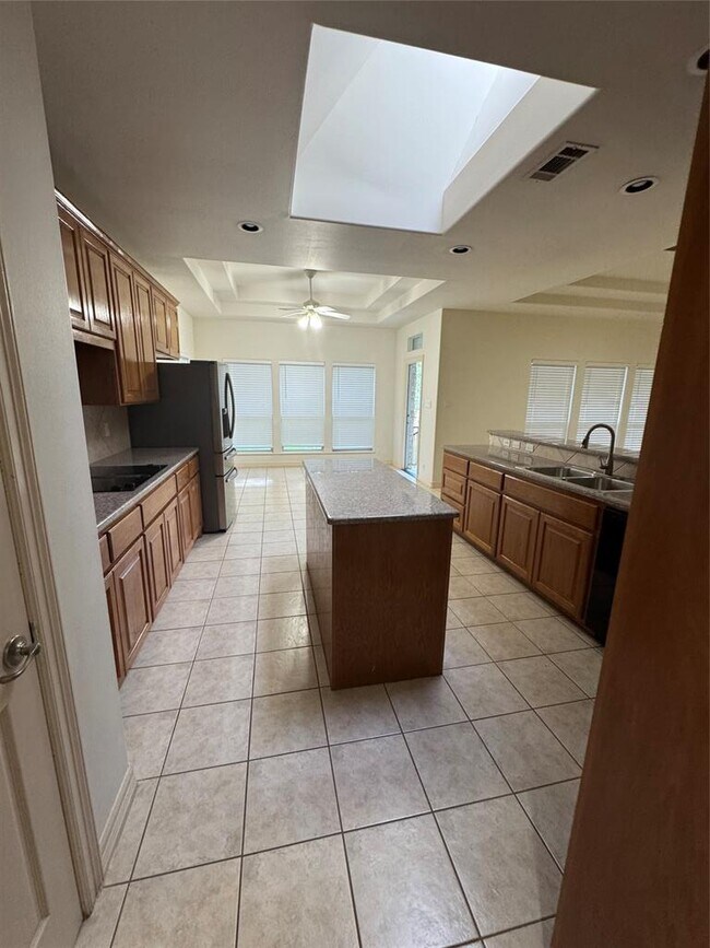 Building Photo - 13700 Madrone Mountain Way