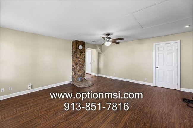 Building Photo - 15 Minutes out side Lawrence - MOVE IN READY!