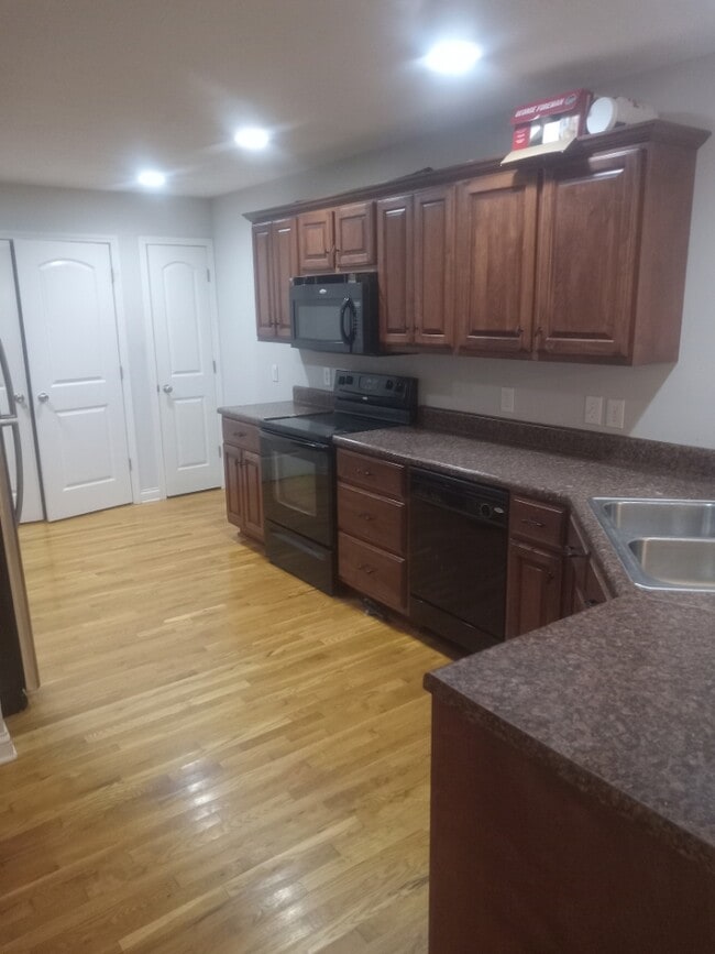 Building Photo - 575 Village Creek Dr