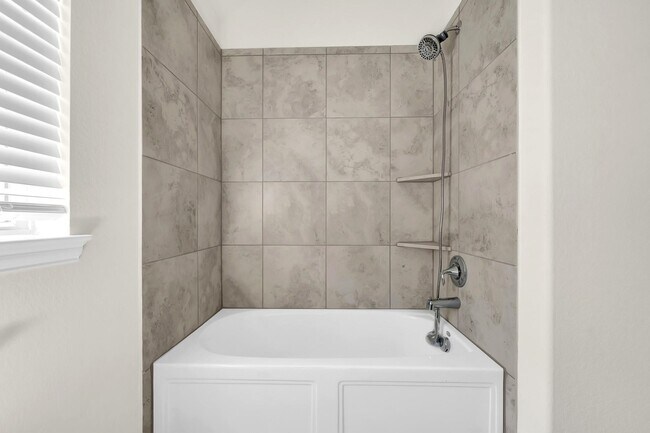 Building Photo - 18788 Laurel Hills Dr