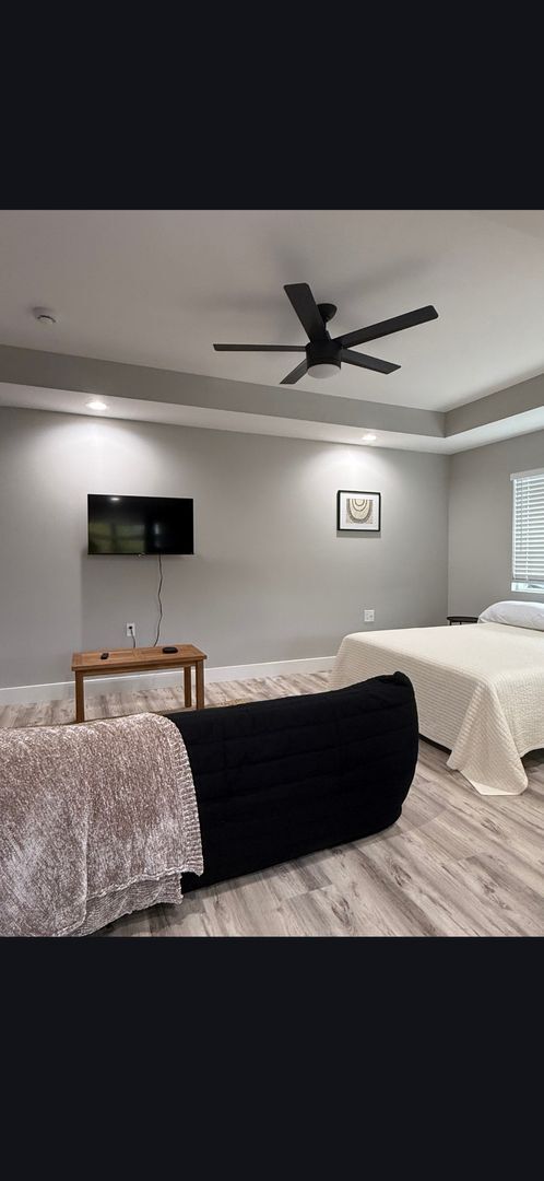 Building Photo - New modern studio with one bath