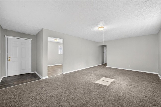 Building Photo - 3319 N Hawthorne Ln