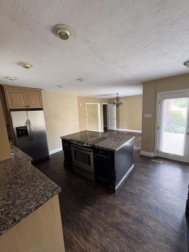 Building Photo - 2395 Bernadine Dr