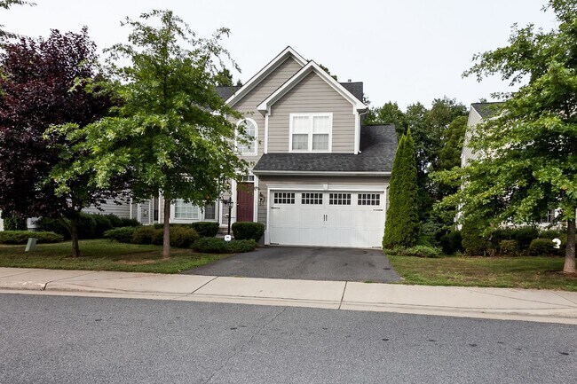 Building Photo - 616 Rainier Rd