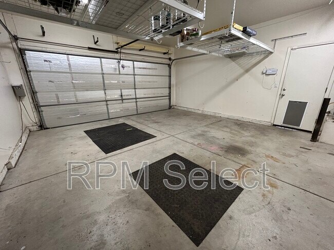 Building Photo - 1724 Magenta Dr