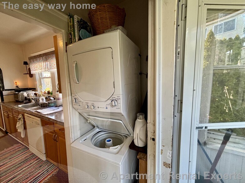 Building Photo - 23-25 Bonner Ave Unit #1